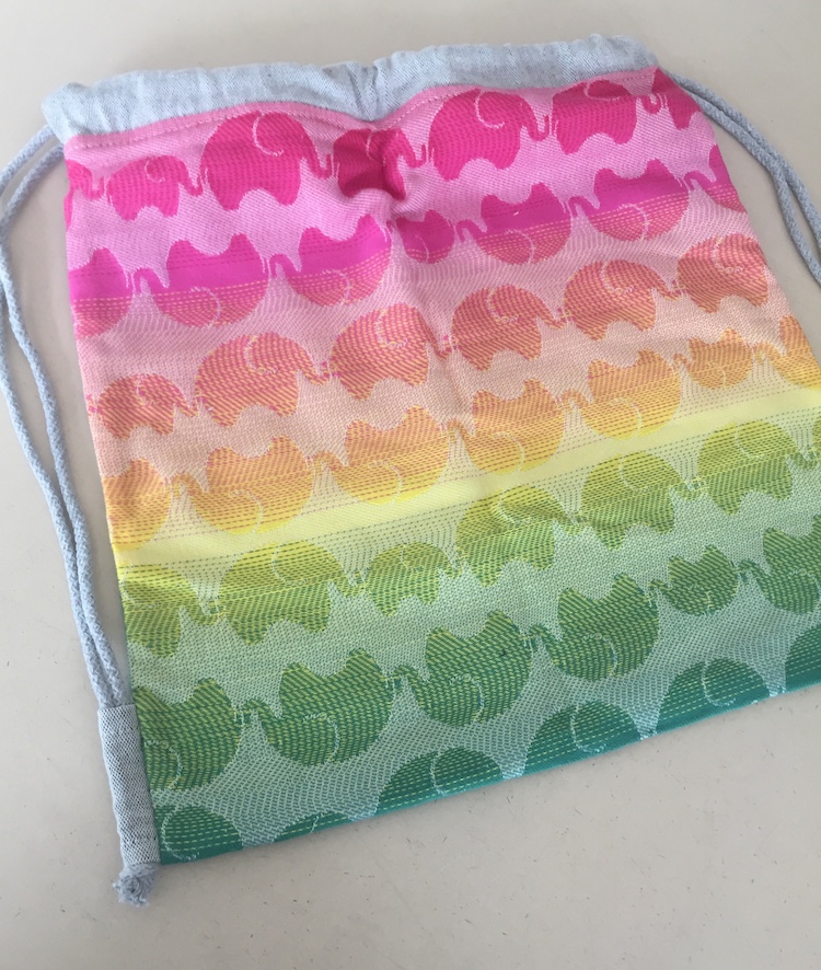Rucksack aus Tragetuchstoff - Yaro Elephants Rainbow